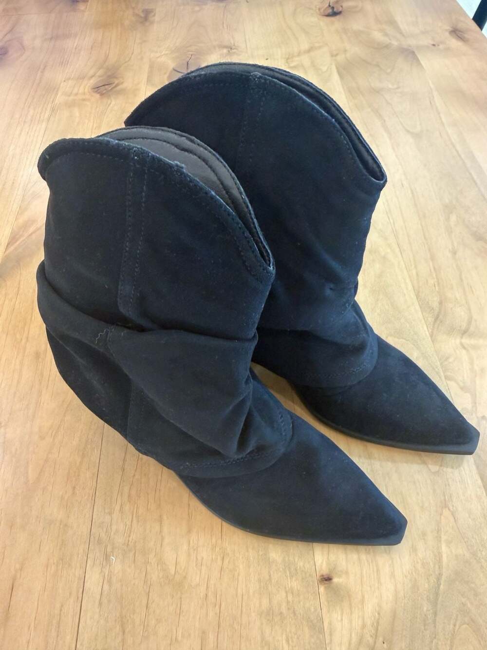 Yoki Avery-12 Women's Slouch Foldover Booties Sz 5.5 New without tags.